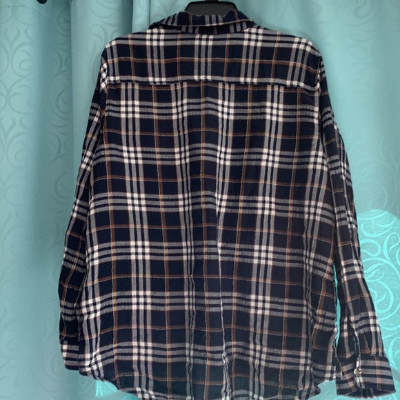 LIKE NEW PLAID FLANNEL - Picture 5 of 5